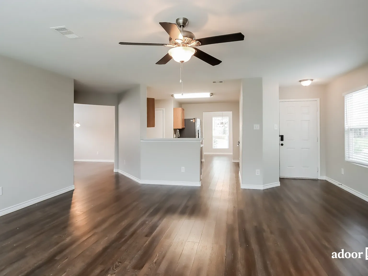 4 bed, 2.5 bath, 2292 sqft, $1,995 — Photo 4