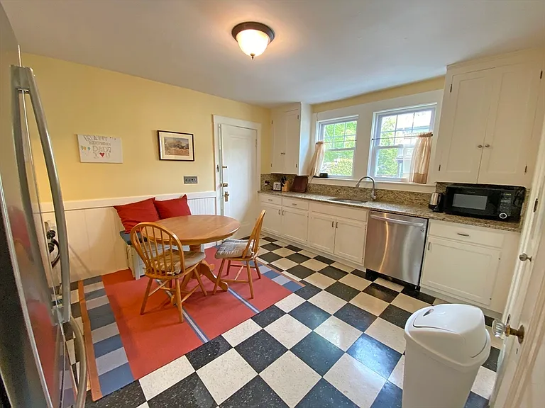 331-333 Lowell Ave #331 — Photo 7