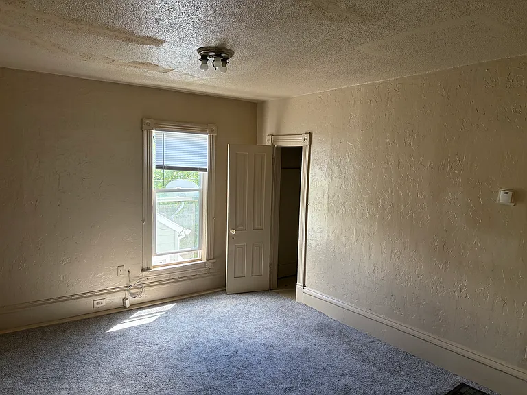 3439 Knox Ave N #2 — Photo 4