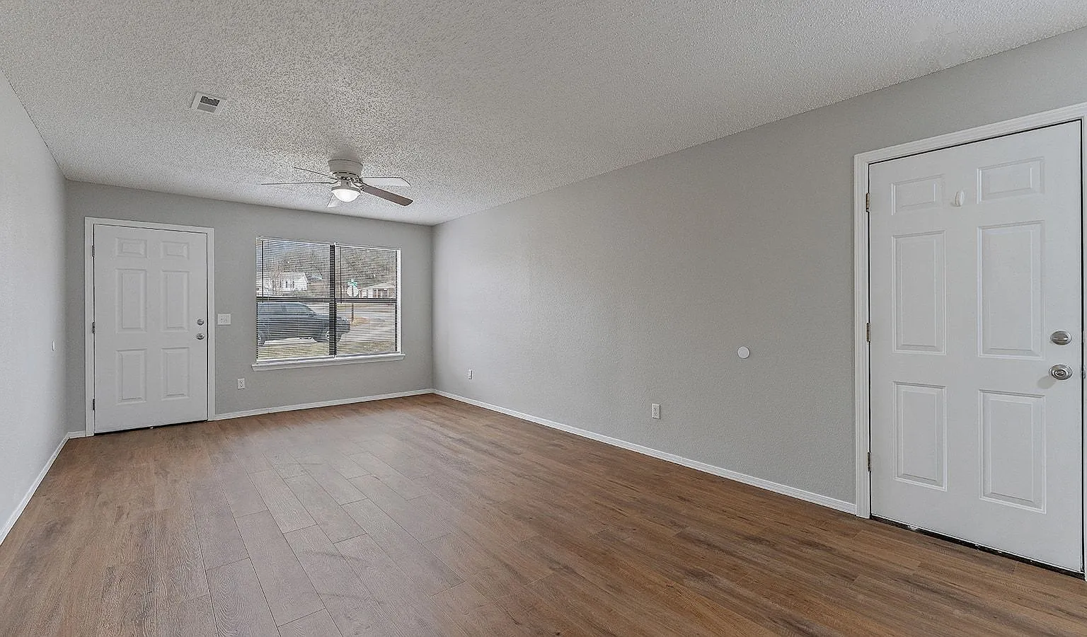 2 bed, 1100 sqft, $1,450 — Photo 2