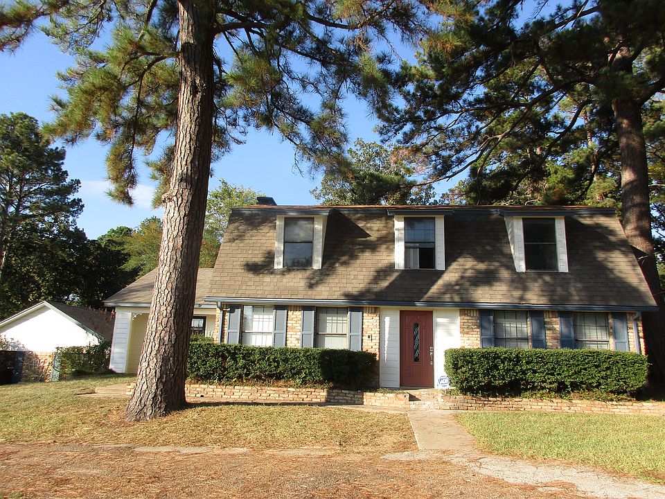 1st image of 402 Hampton Hill Dr