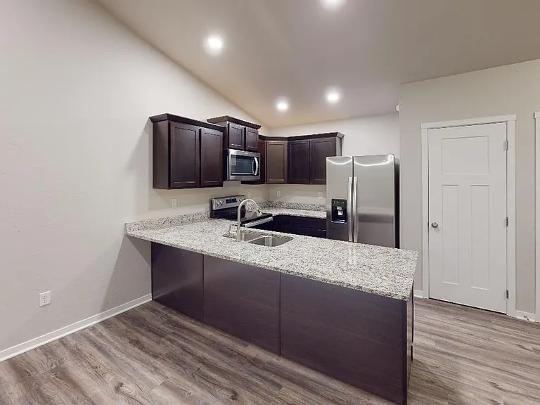 605 Liberty Park Dr — Photo 2
