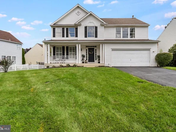 20915 Chippoaks Forest Cir, Sterling, VA 20165