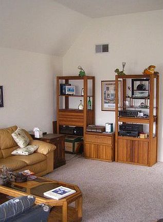 Living room w/12ft ceiling