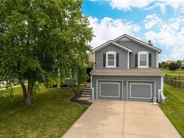 8206 NE 107th St, Kansas City, MO 64157