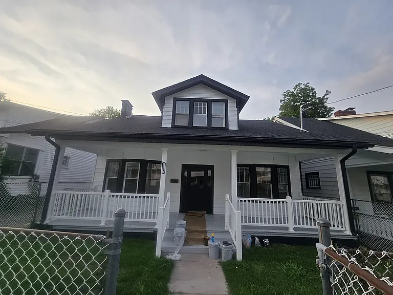 724 Temple Ave — Photo 1