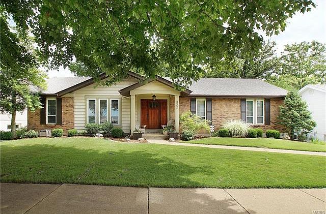1st image of 322 Oakleigh Woods Dr