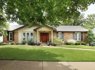 322 Oakleigh Woods Dr, Ballwin, MO