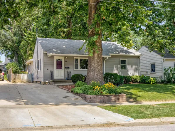 6105 Crown Ln, Des Moines, IA 50311