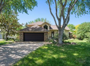 11525 Lakeside Cir, Champlin, MN 55316