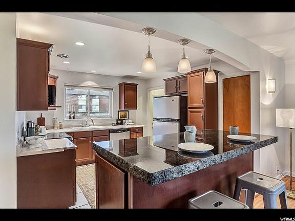 4th image of 956 E Montclair Dr