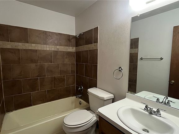 3rd image of 1810 Cheryl Dr #D