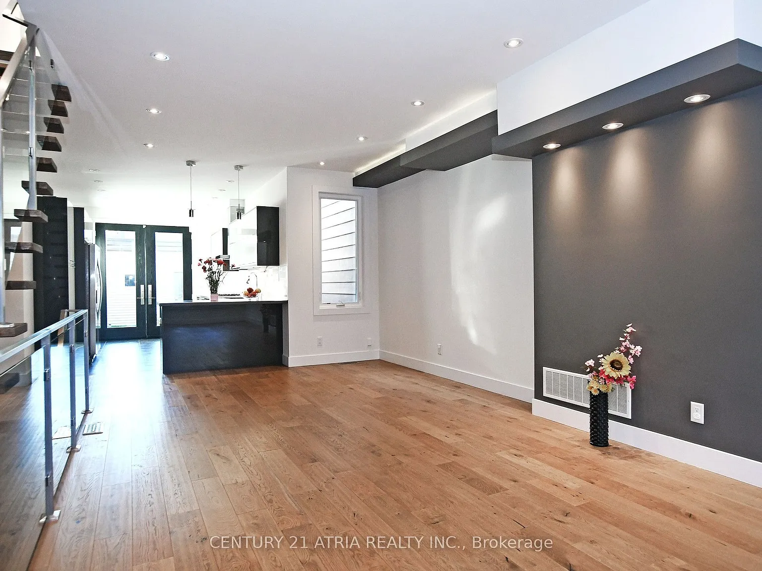 3 bed, $6,200 — Photo 4
