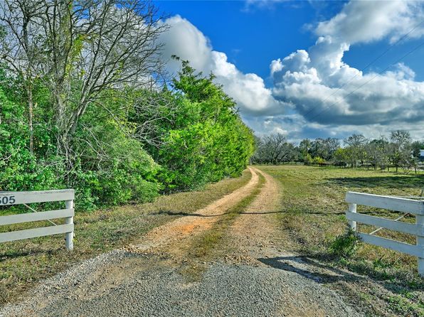 505 N Live Oak St, Round Top, TX 78954