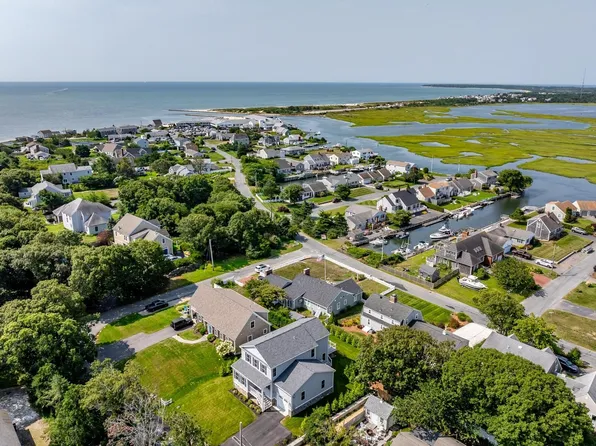 29 Parkers Neck Road, South Yarmouth, MA 02664