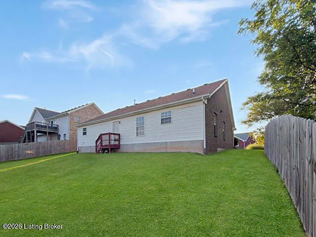 3 bed, 2.0 bath, 1361 sqft, $1,800 — Photo 3