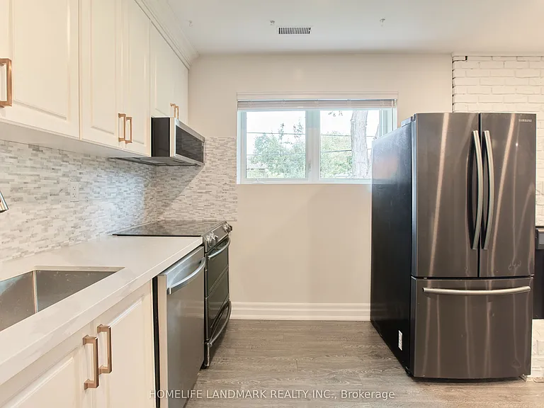 21 Robinglade Dr #LOWER — Photo 2