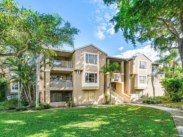 1725 Palm Cove Blvd #10 — Photo 6