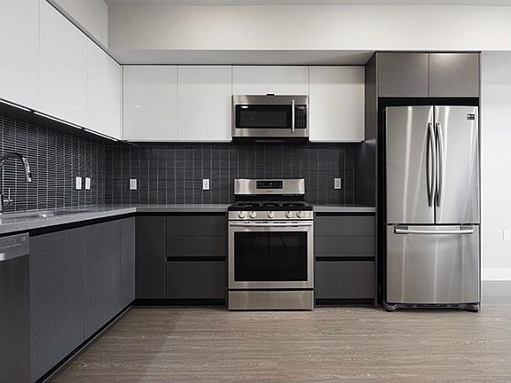 5th image of 836 S Harvard Blvd #304