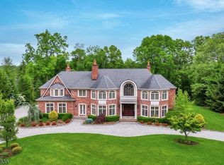 22 Sunset Ln, Upper Saddle River Boro, NJ 07458
