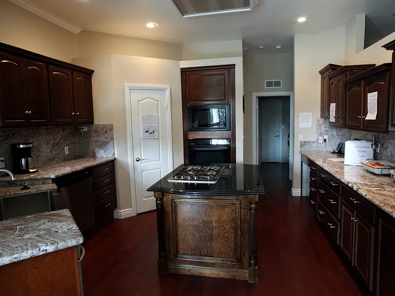 11601 Palm Ave — Photo 8
