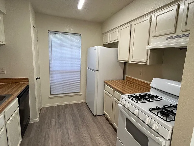521 Greenlawn Blvd — Photo 4