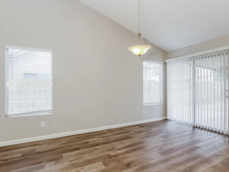 5526 W Garden Dr — Photo 6