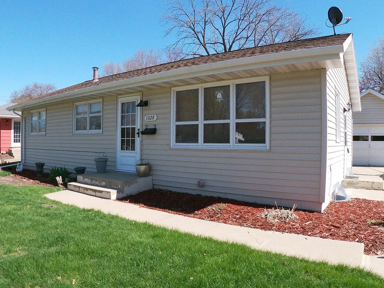 4 bed, 1.5 bath, 1600 sqft, $1,945 — Photo 1
