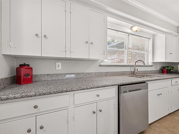 5th image of 103 E Janisch Rd