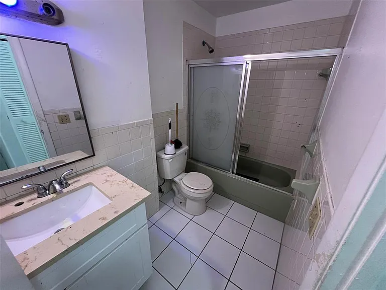 230 SW 1st St #G-8 — Photo 6