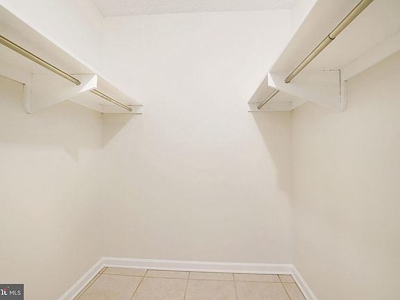 5th image of 3800 Fairfax Dr APT 213
