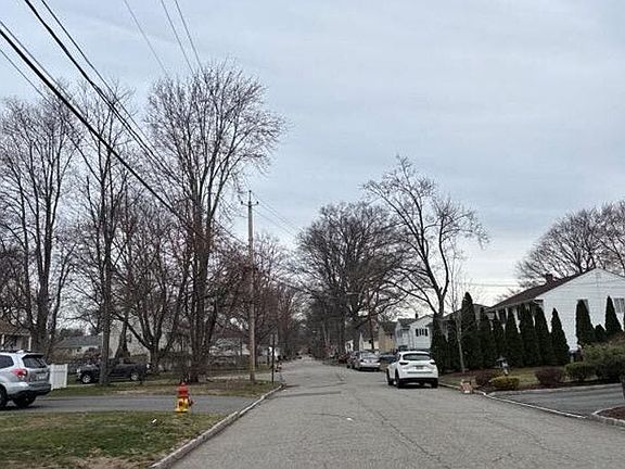 4th image of 121 Harrison Rd