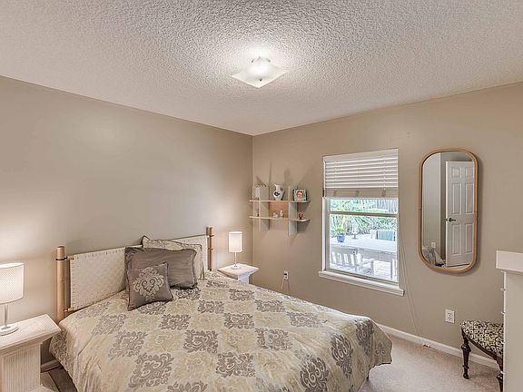3rd image of 209 Edgewater Branch Dr