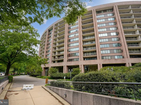 1805 Crystal Dr APT 317S, Arlington, VA 22202
