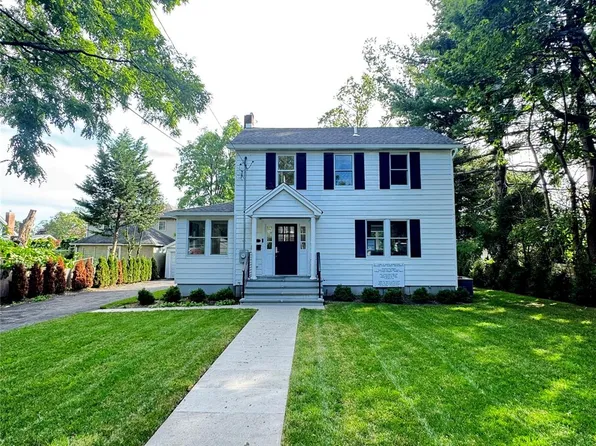 118 Willow Street, Roslyn Heights, NY 11577