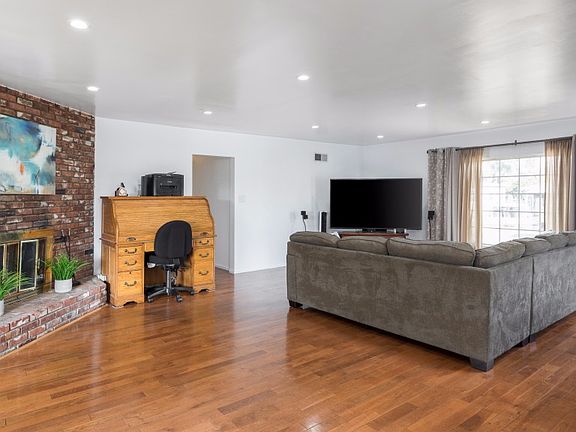 4th image of 13431 Charlemagne Ave