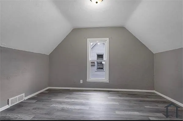 5 bed, 1400 sqft, $2,000 — Photo 4