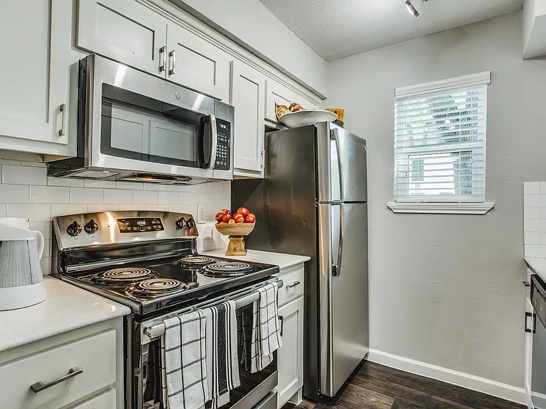 Weston Medical Center Apartments — Photo 6