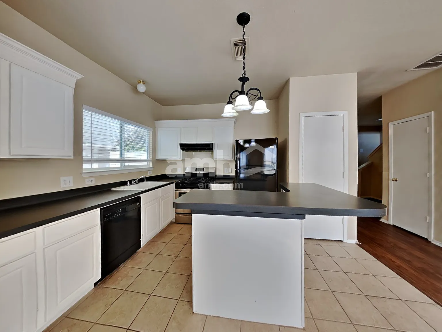 3 bed, 2.5 bath, 1534 sqft, $1,860 — Photo 3