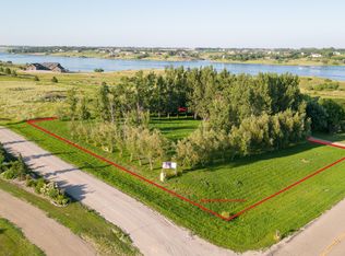 3096 Lake Front Dr, Jamestown, ND 58401