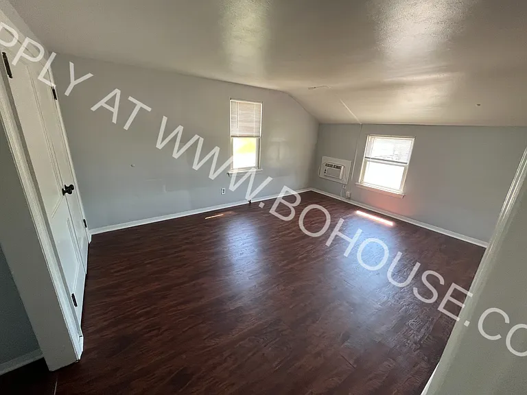 3202 McArthur Dr — Photo 37