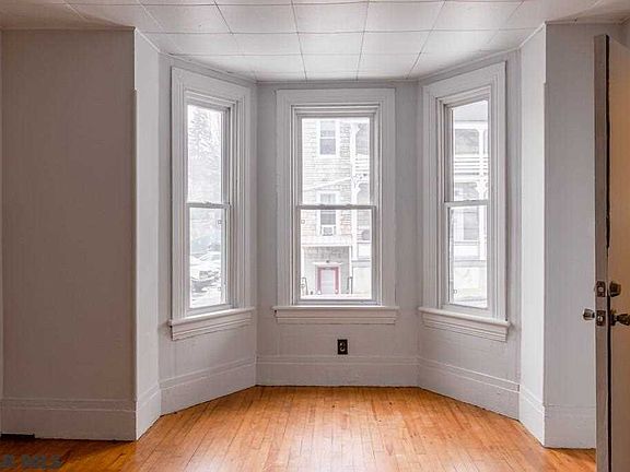 5th image of 214 E Bishop St