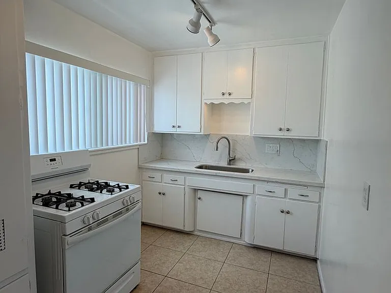 3083 Palm St — Photo 9