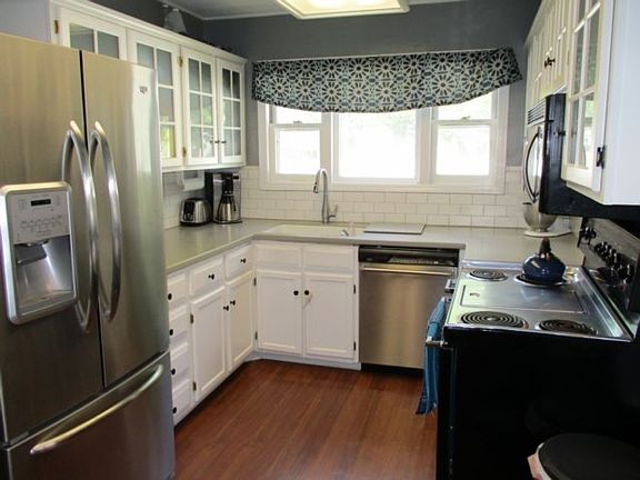 5th image of 208 E B St