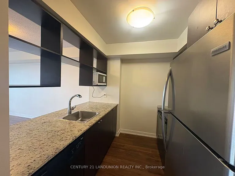 181 Village Green Sq #1911 — Photo 8