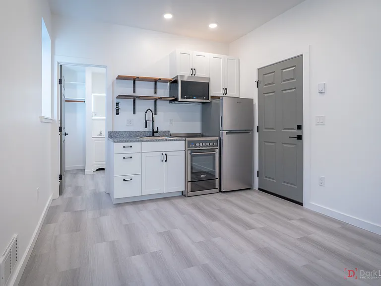 130 N F St #13 — Photo 6