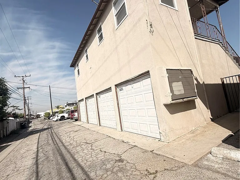 2431 W Beverly Blvd — Photo 15