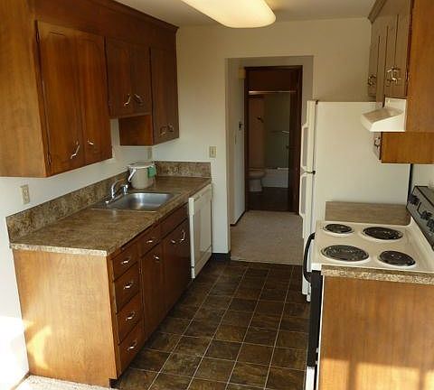 2nd image of 7101 Roosevelt Way NE APT 304