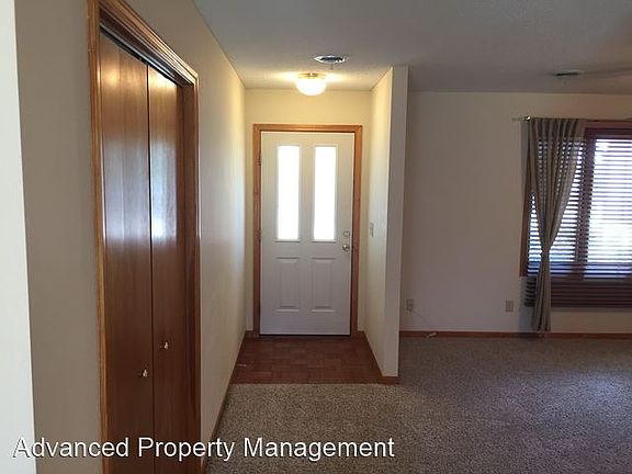 3rd image of 433 Clydesdale Dr