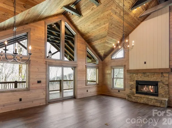 102 Iga Trl, Maggie Valley, NC 28751